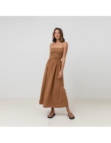 Classic Shirred Midi Dress (Caramel) Voir les baskets