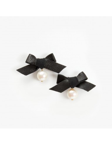 Leather Bow & Pearl Studs (Black + Cream) l'évolution des habitudes 