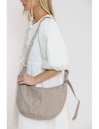 Baggu Medium Nylon Crescent Bag in Dove En savoir plus